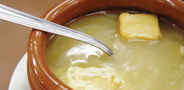 Sopa rápida de cebola deliciosa