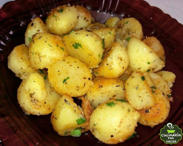  batata cozida e  salteada na manteiga