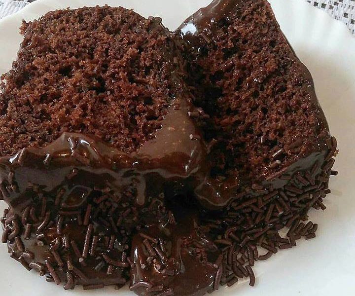 Bolo de chocolate molhadinho