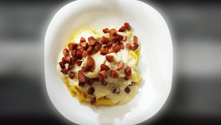 Receita de macarrão com calabresa e molho branco