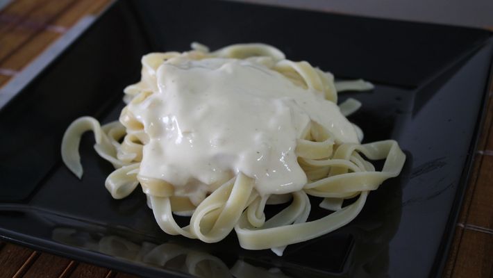 Receita de macarrão de molho branco simples,