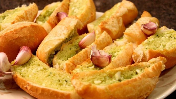 Receita de pão de alho para churrasco com pão francês amanhecido