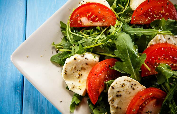 Receita de salada de palmito com mussarela de búfala