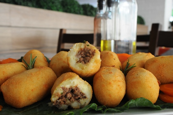 Receita de bolinho de mandioca recheado