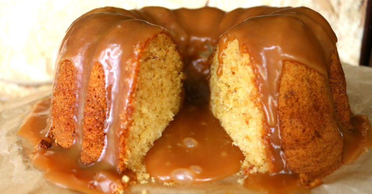 Receita de bolo de cenoura com cobertura de caramelo