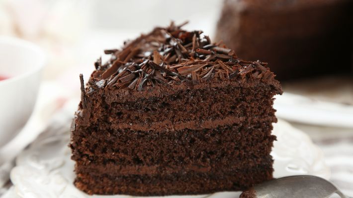 Receita de bolo de chocolate fofinho com cobertura de brigadeiro