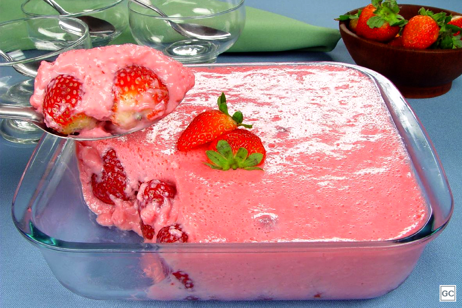 Receita de mousse de morango simples e delicioso