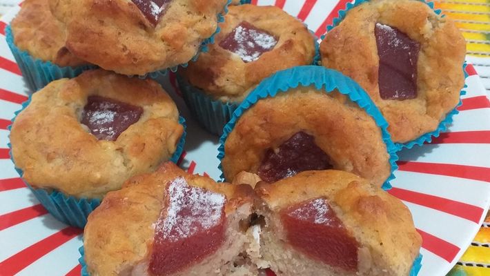 Receita de muffin de banana recheado com goiabada,