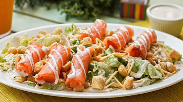 Receita de salada caesar de salmão