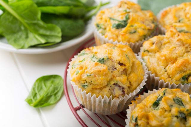 Bolinho de espinafre com requeijão