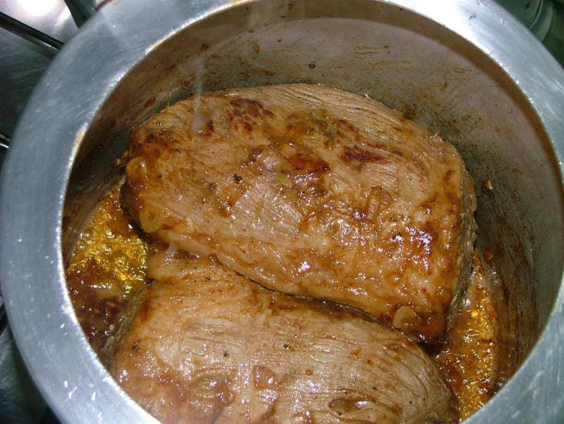 Carne de panela com molho ao vinho