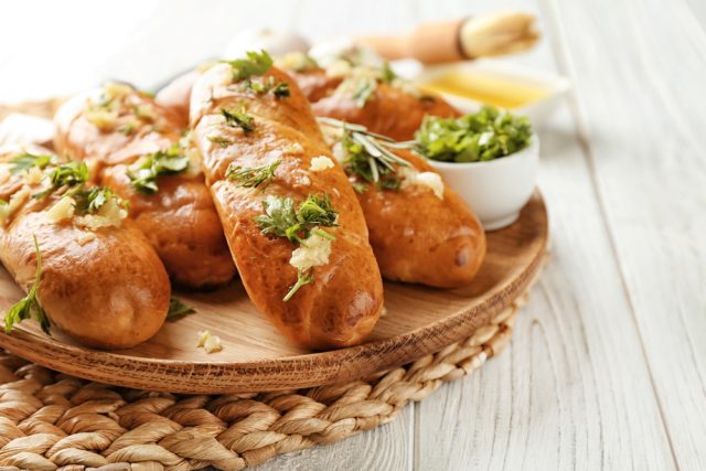 Pão de alho com queijo na fritadeira elétrica sem óleo