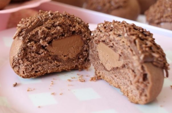 Pão de minuto de nescau com recheio de chocolate