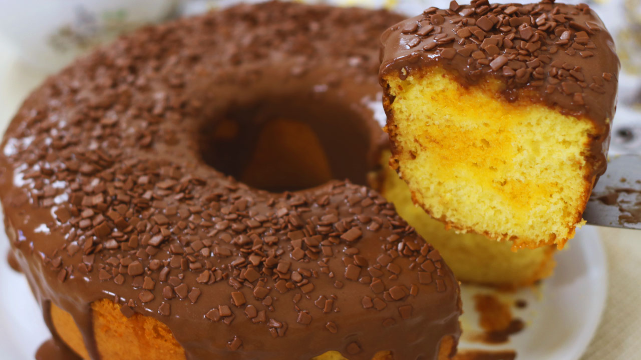 Bolo de maracujá fofinho com chocolate