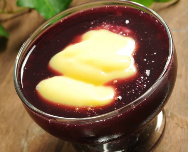 Receita de sagu ao vinho tinto com creme de baunilha