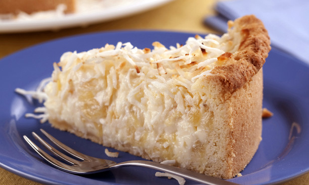 Torta cremosa de abacaxi e coco