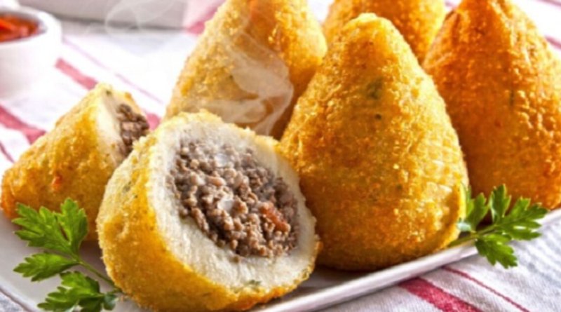 Coxinha assada de carne moída