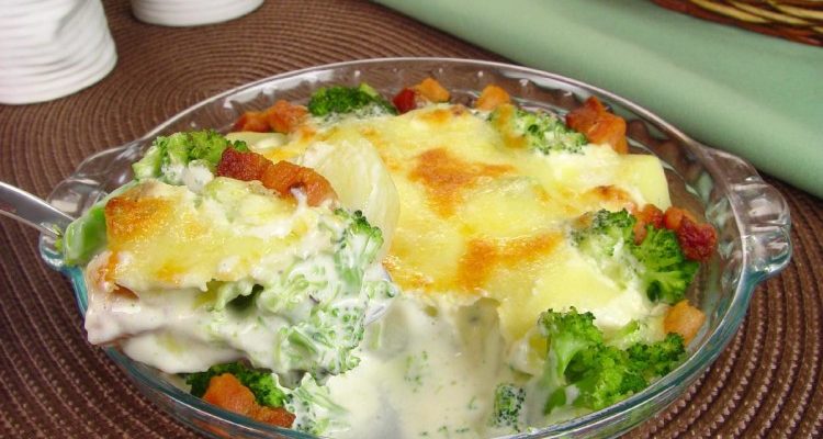 Gratinado de batata e brócolis