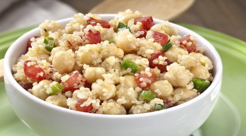 Salada de quinoa com grão de bico