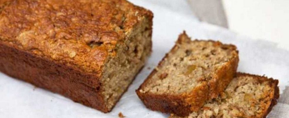 Bolo de aveia com banana maçã e nozes