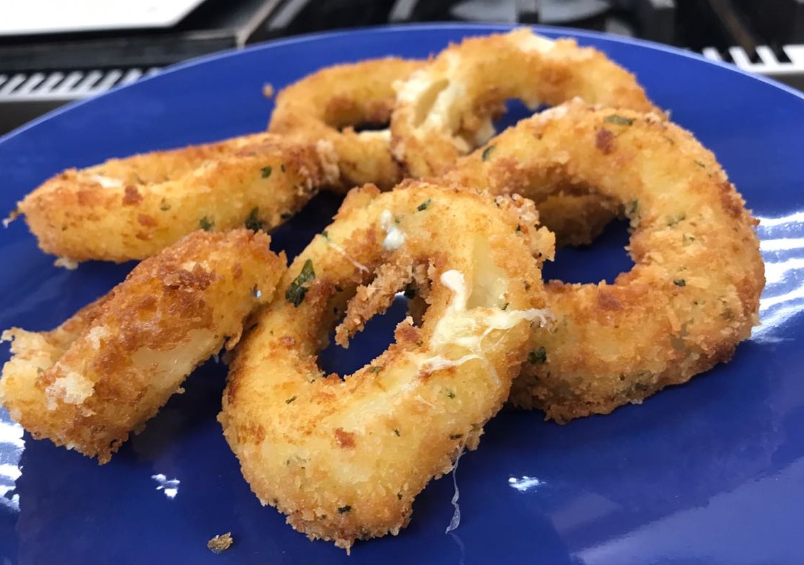 Receita de anéis de cebola frita com queijo