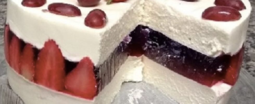 Torta mousse de leite ninho com gelatina de frutas