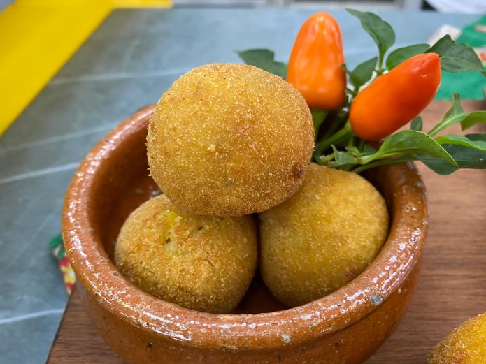 Bolinho de bobó de camarão fácil e maravilhoso