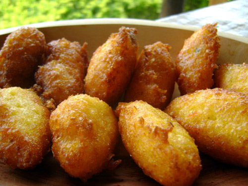 Bolinho de milho com frango de liquidificador fácil