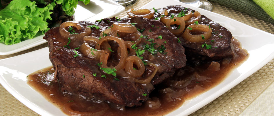 Carne de panela acebolada saborosa e muito fácil