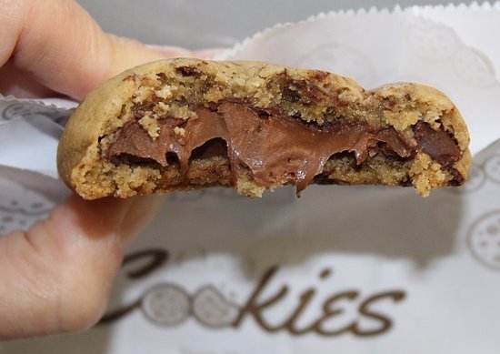 Cookie de ovomaltine recheado com brigadeiro caseiro