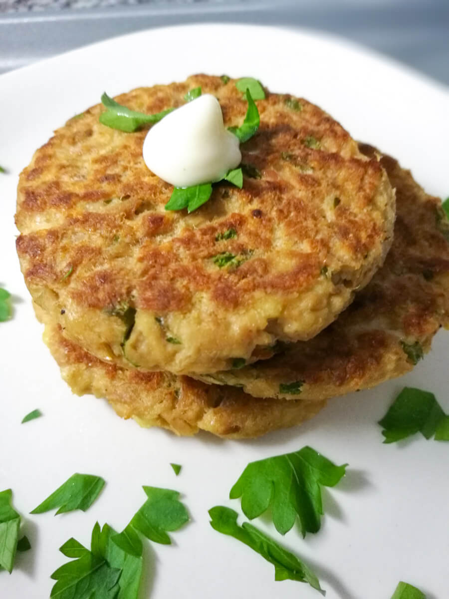 Hambúrguer de atum caseiro e super delicioso