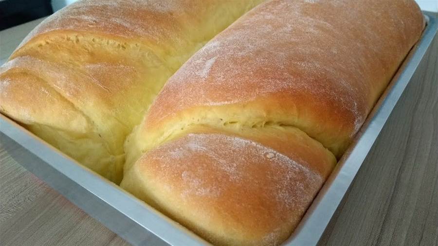 Pão caseiro de liquidificador rápido, fofinho e delicioso