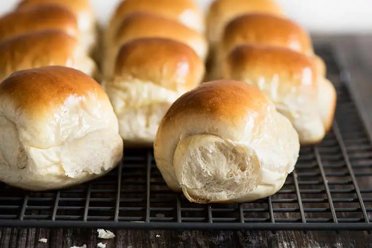 Pão de hambúrguer tipo brioche caseiro