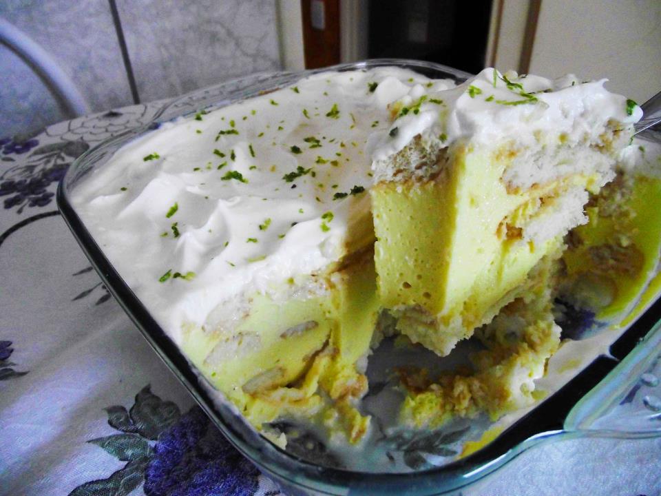 Pavê de limão com biscoitos champanhe e chocolate branco super fácil e prático de fazer