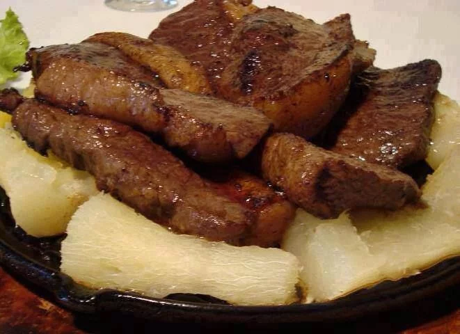 Picanha suculenta na manteiga com aipim