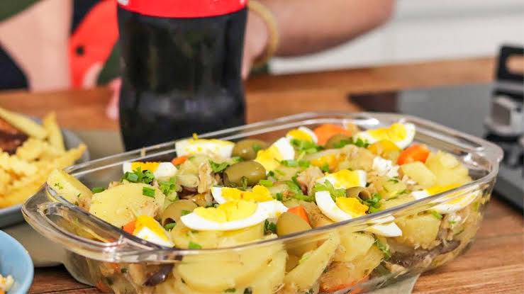 Salada de bacalhau essa receita fácil não pode faltar em sua mesa