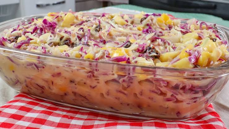 Salada tropical fácil e deliciosa para festas e churrascos em geral