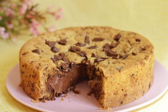 Torta cookie recheada com nutella fácil