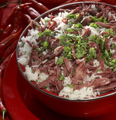 Arroz com carne seca na panela de pressão