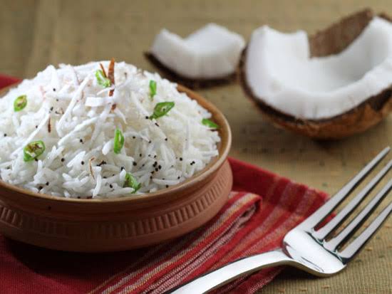 Arroz com coco simples e fácil