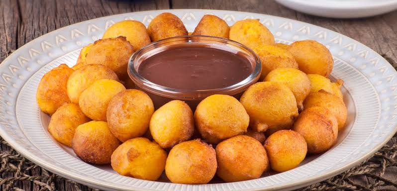 Bolinho de chuva de cenoura fácil e muito gostoso