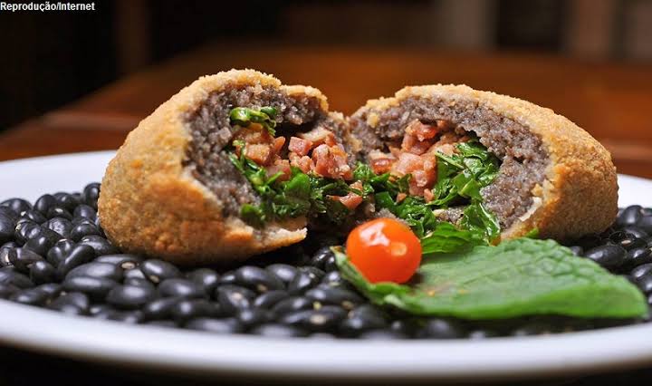 Bolinho de feijoada caseiro e muito delicioso