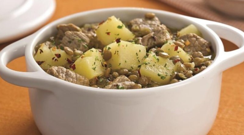 Ensopado de carne, batata e lentilha muito fácil e prático