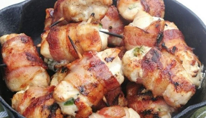 Filé de frango enrolado com mussarela e bacon