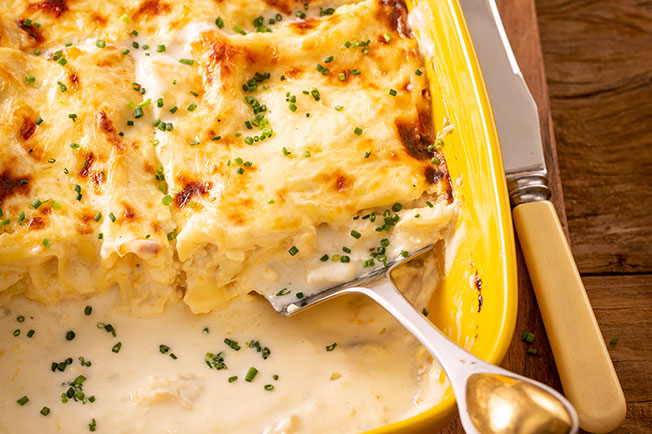 Lasanha de bacalhau com molho branco caseiro