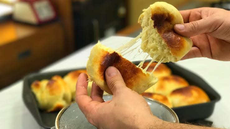 Pão de batata doce de frango recheado com requeijão