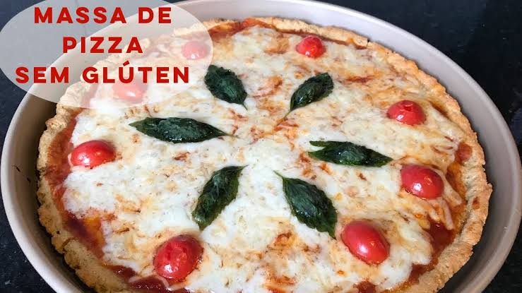 Pizza caseira sem farinha de trigo e sem glúten