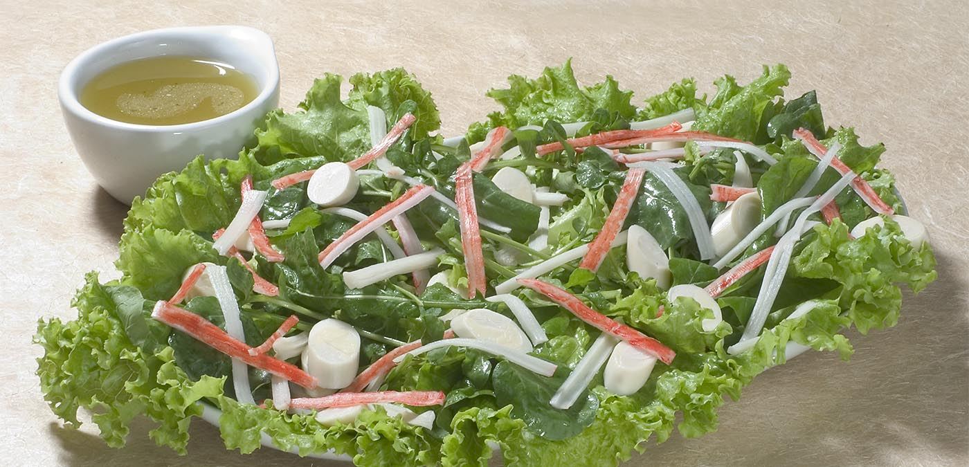 Salada de kani com molho de azeite e limão fácil