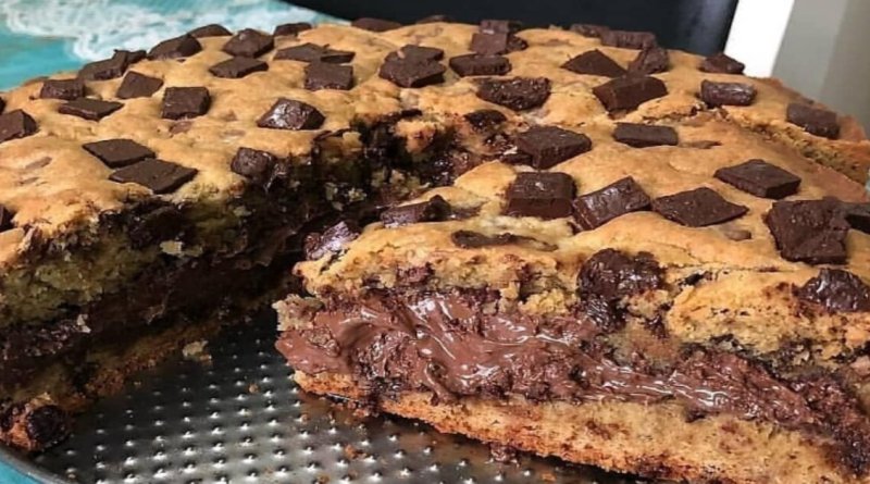 Torta cookie recheada com chocolate caseira