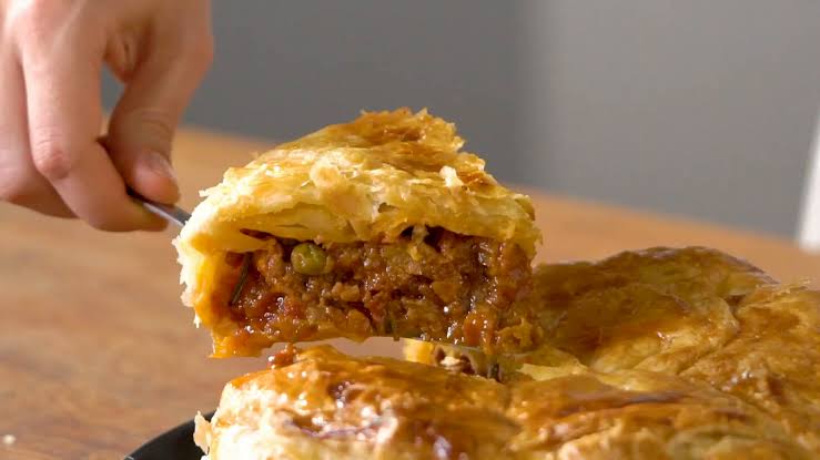 Torta folhada vegetariana com carne moída do futuro